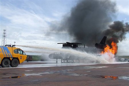fotodefbrwnl-0036-17-trainen-met-de-crashtender-op-het-royal-airforce-oefenterrein-in-manston-groot-brittanni