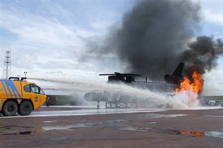 fotodefbrwnl-0036-17-trainen-met-de-crashtender-op-het-royal-airforce-oefenterrein-in-manston-groot-brittanni